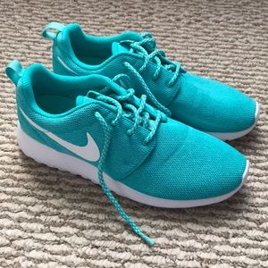 Womans Nike Teal Shoes Roshe Size 6.5
